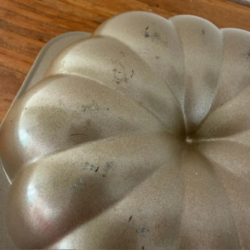 Nordic Ware the Great Pumpkin Cake Mold Pan Autumn/Fall Harvest, 10-Cup Capacity